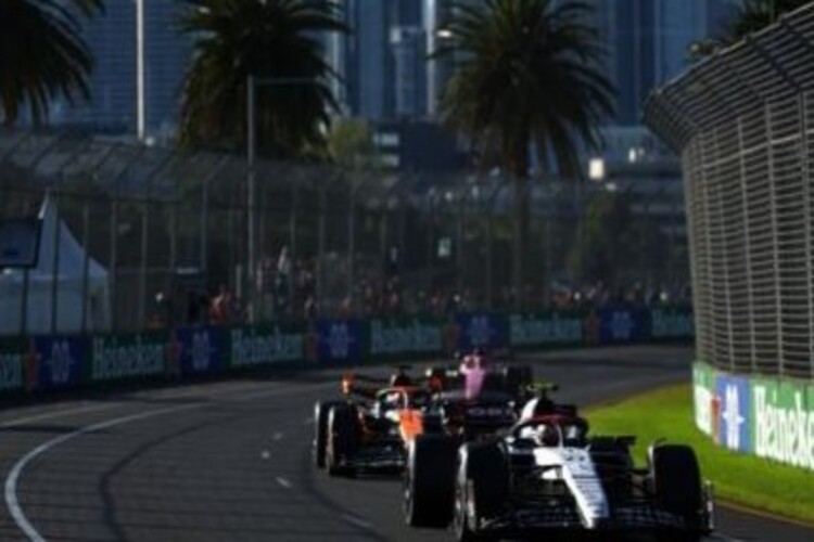 Formula 1: แม็กซ์ เวอร์สแต็พเพ่น ชนะ ออสเตรเลียนจีพี ที่ล่าช้าหลังจากสามธงแดง